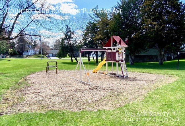 Building Photo - 619 Country Club Rd
