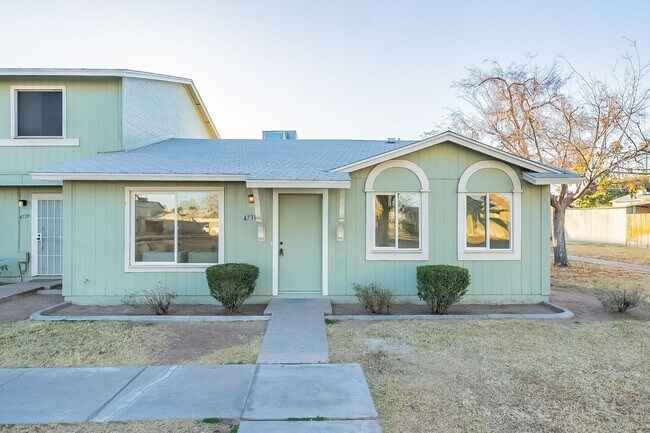Foto del edificio - Gated community townhome- fully updated!