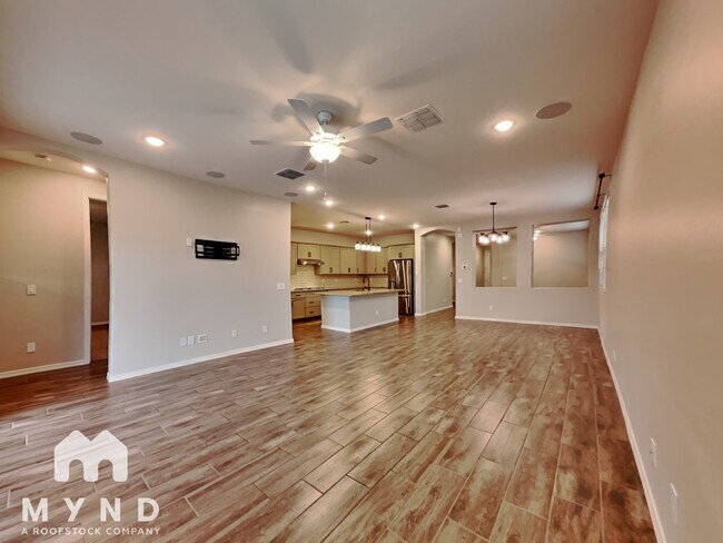 Building Photo - 15093 W Latham St