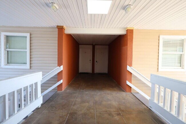 Foto del edificio - "Coastal Comfort Awaits: Furnished 2-Bed Condo with Pool in Destin!"
