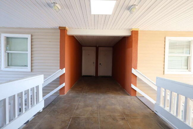 Building Photo - Move-in Special- $200.00 Off First Months Rent