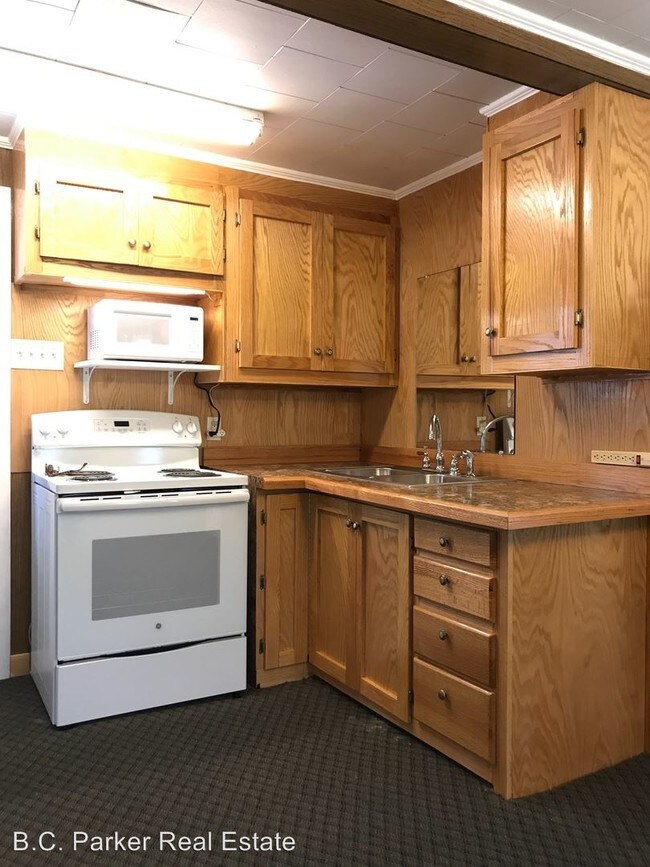 Building Photo - 2 br, 1 bath House - 3272 Maple Avenue