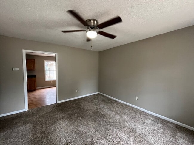 Foto del edificio - Renovated 3 Bedroom 1 Bath Home for Rent! with Detached Garage!