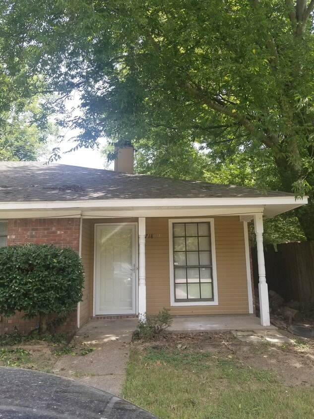 2718 McDowell Rd Ext apt b, Jackson, MS 39204 Townhome Rentals in