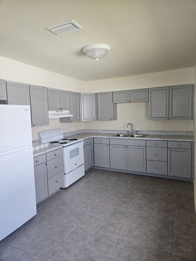 Foto del edificio - 2/2 DUPLEX  WITH CARPORT