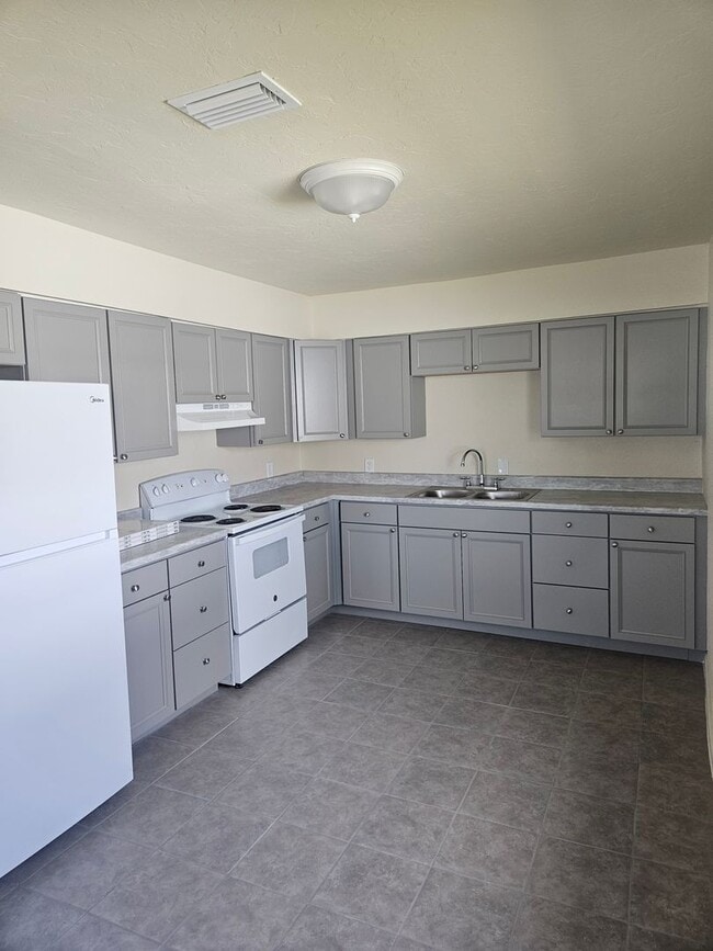 Photo - 2/2 DUPLEX  WITH CARPORT House