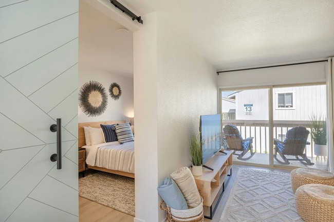 Building Photo - This fully furnished 1bedroom, 1bath was r...