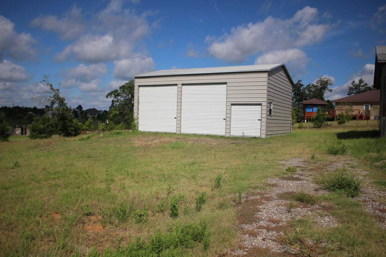 Primary Photo - Country Living, Shop, Large Porches