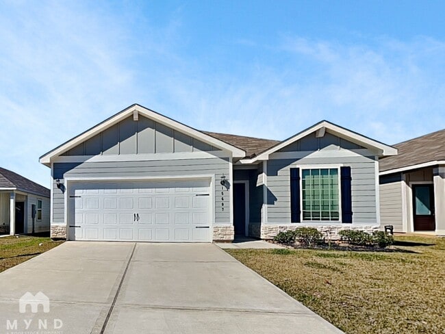 Building Photo - 15607 Plum Brk Dr