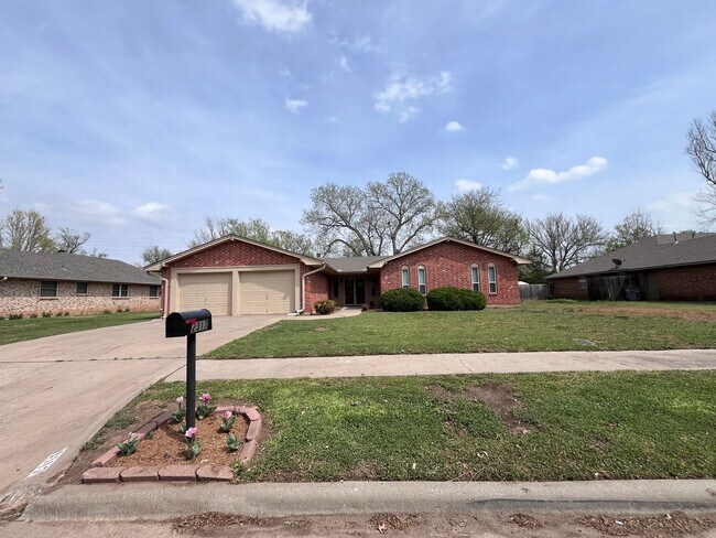 Foto del edificio - 2317 NE Village Dr