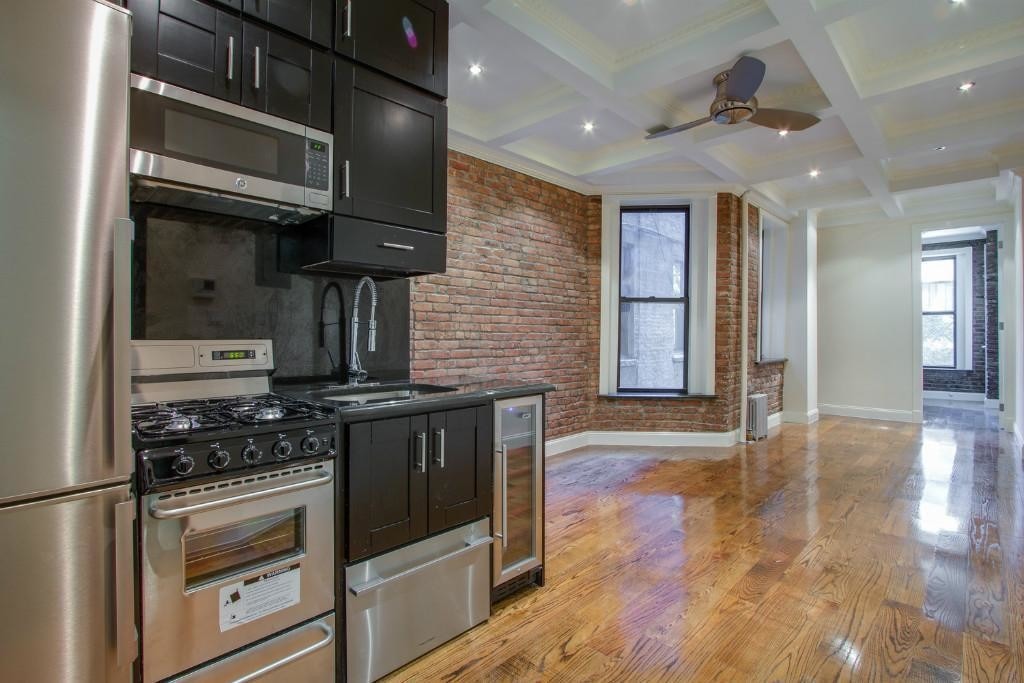 Primary Photo - 3 W 103rd St