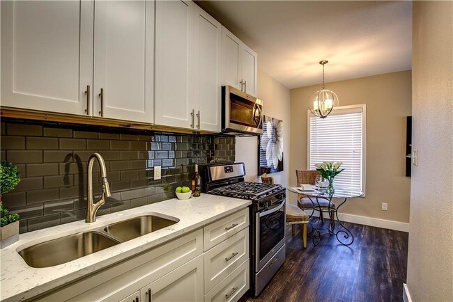 Building Photo - 615 N Marsalis Ave
