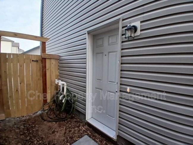 Building Photo - 20956-20919 19 Ave NW