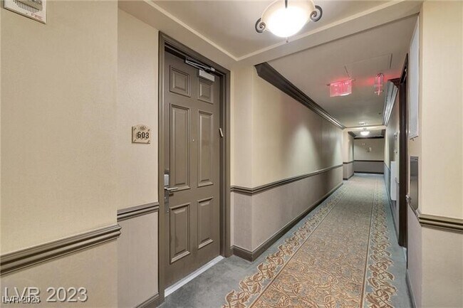 Foto del edificio - 2405 W Serene Ave