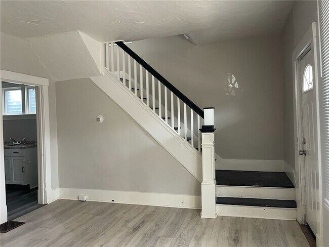 Foto del edificio - 2115 6th Ave