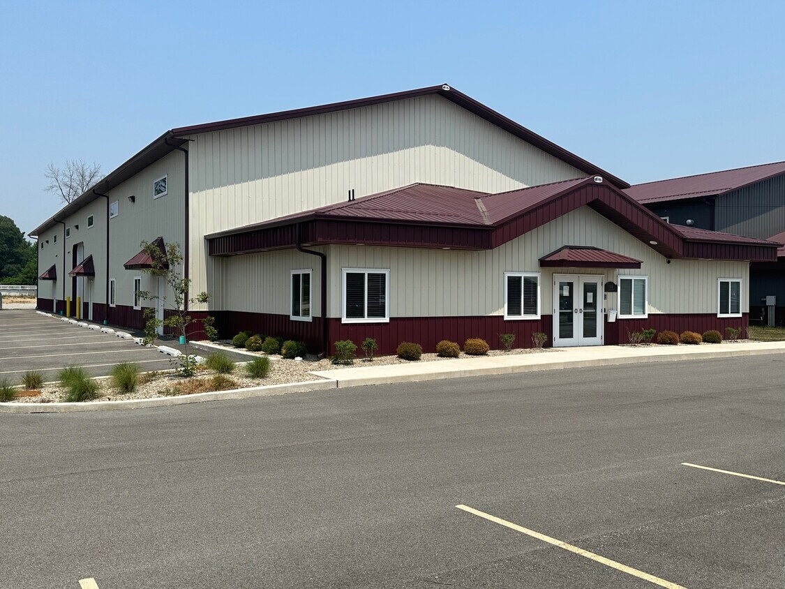 Primary Photo - 1114 E Main St