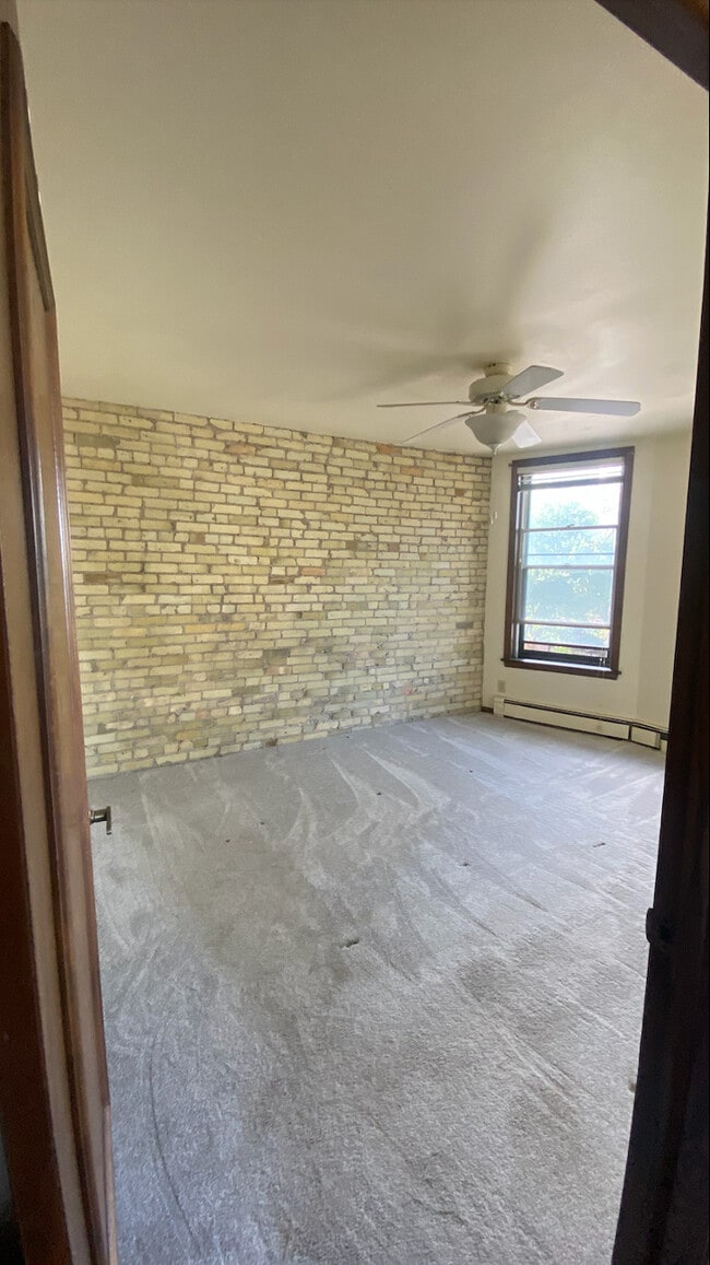 Bedroom - 1700 - 1702 N Farwell Ave