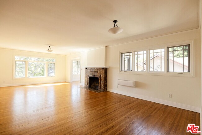 Foto del edificio - 824 Brent Ave