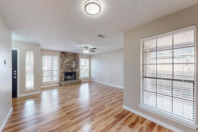 Foto del edificio - 1900 N Irving Heights Dr