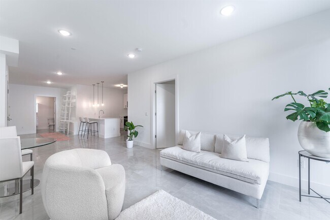 Foto del edificio - 8621 Churchill Rd