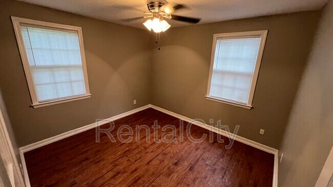 Building Photo - 1179 Victor Dr