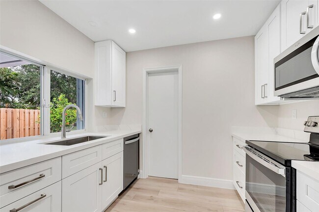 Building Photo - 10923 SW 78th Ave