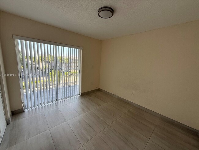 Building Photo - 2740 W 76th St