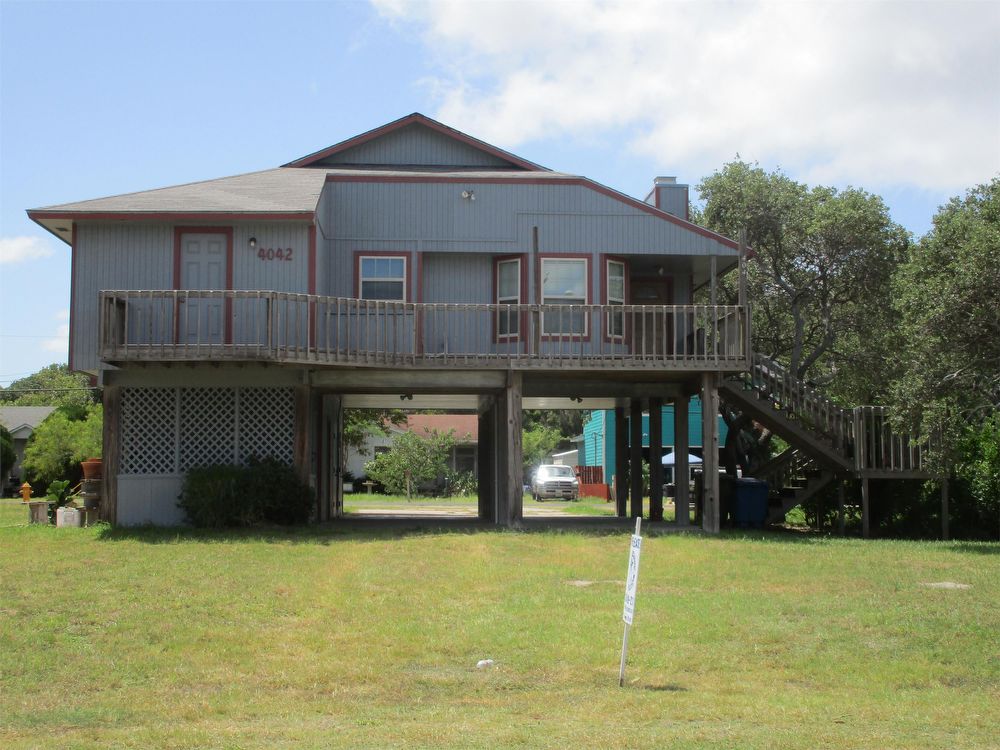 Primary Photo - 4042 Laguna Shores Rd