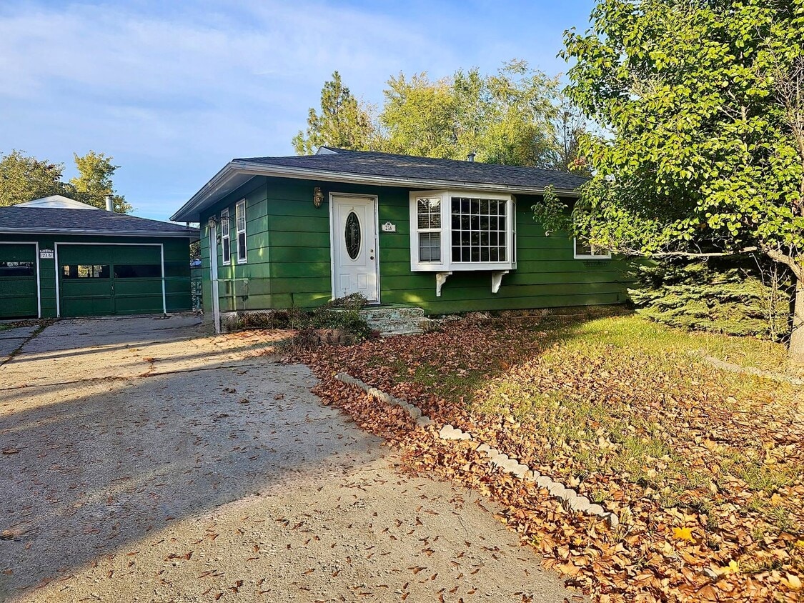 Foto principal - Beautiful 3 Bedroom/2.5 Bath in Lolo MT!