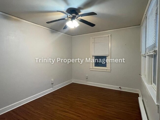 Building Photo - 620.5 Locust Ave