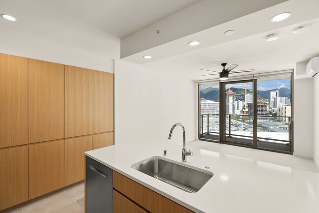Building Photo - Sky Ala Moana 2 bed/2bath/2 parking with E...