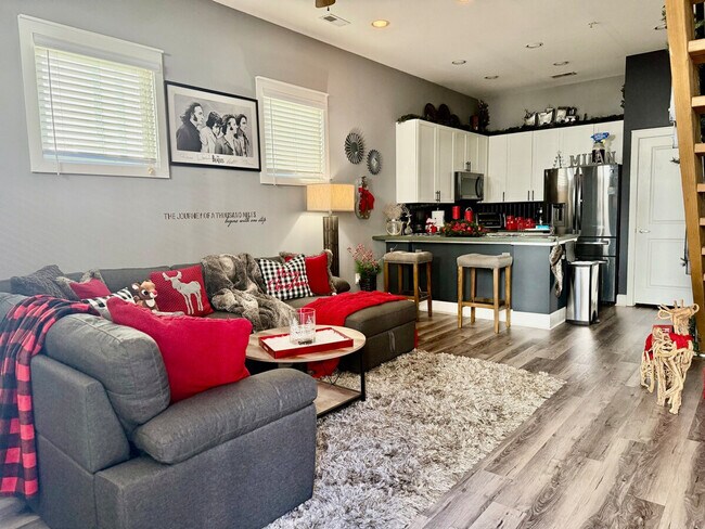 Foto del edificio - 634 E 9th St