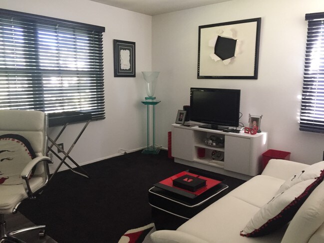 Bedroom/home office - 14 Thrush Dr