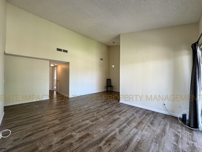 Building Photo - 814 S Langley Ave