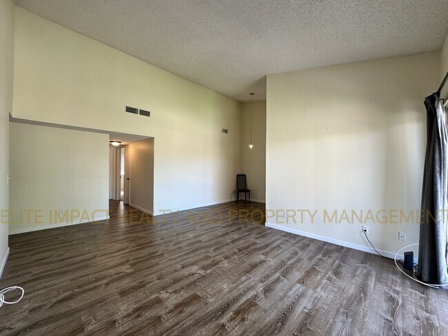 Photo - 814 S Langley Ave Townhome