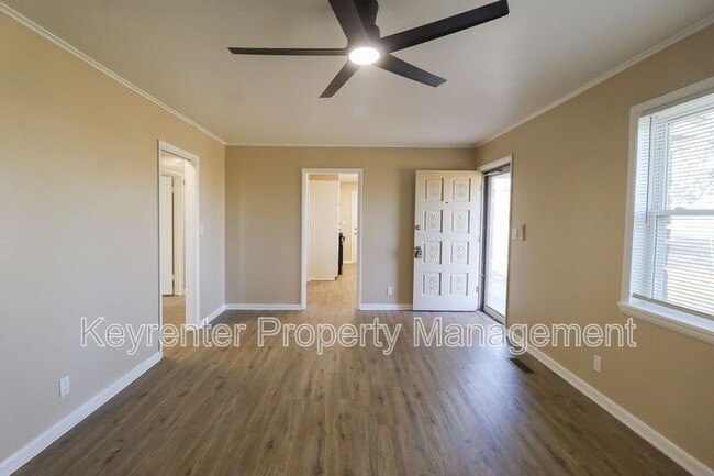 Building Photo - 1705 Bixby Rd