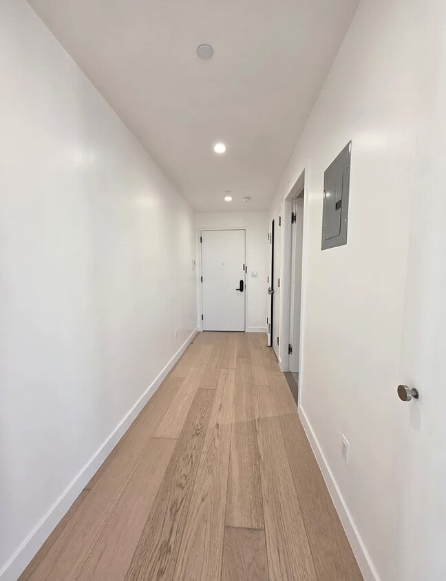 Photo - 3005 Vernon Blvd - 401