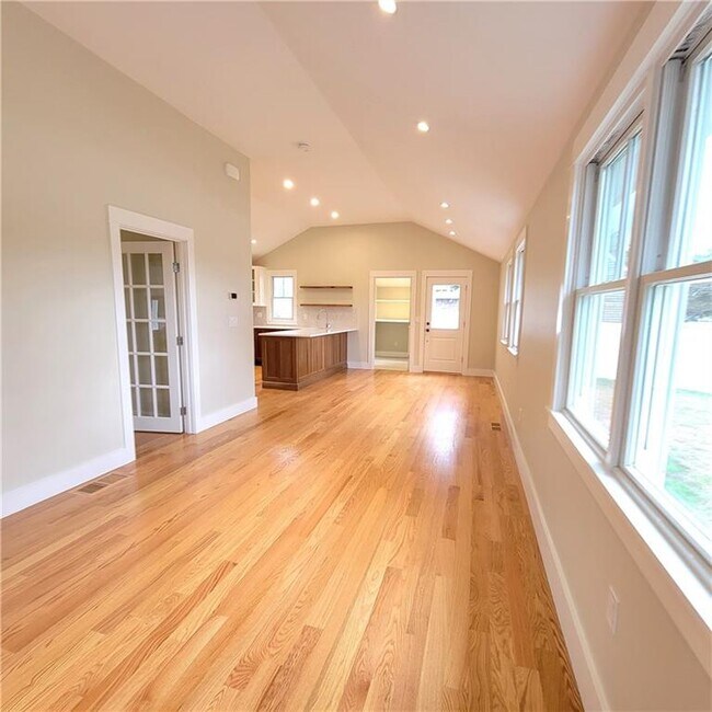 Foto del edificio - 33 Sakonnet Dr