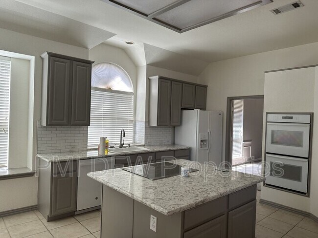 Building Photo - 5914 Hilton Head Dr