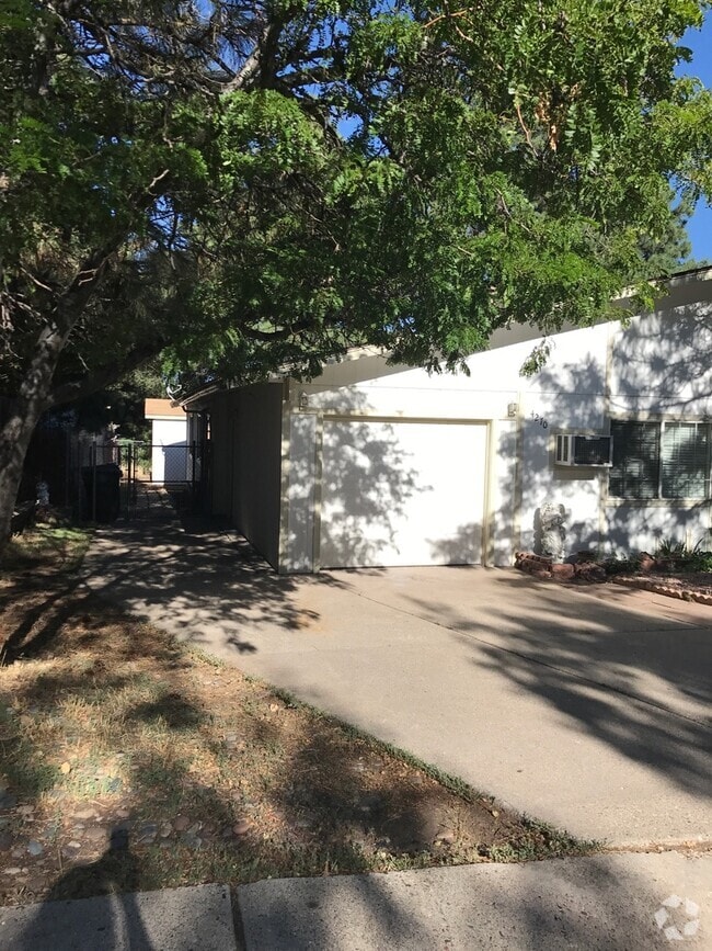 Building Photo - 4270 E Hollygreen Rd