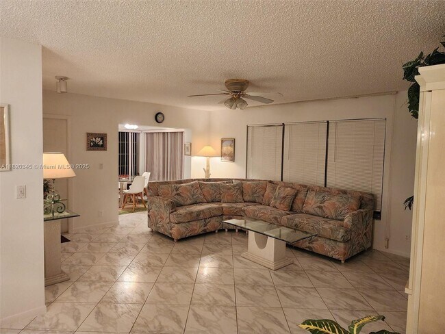 Foto del edificio - 5150 Lakefront Blvd