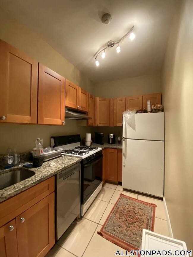 Building Photo - 17 Highgate St