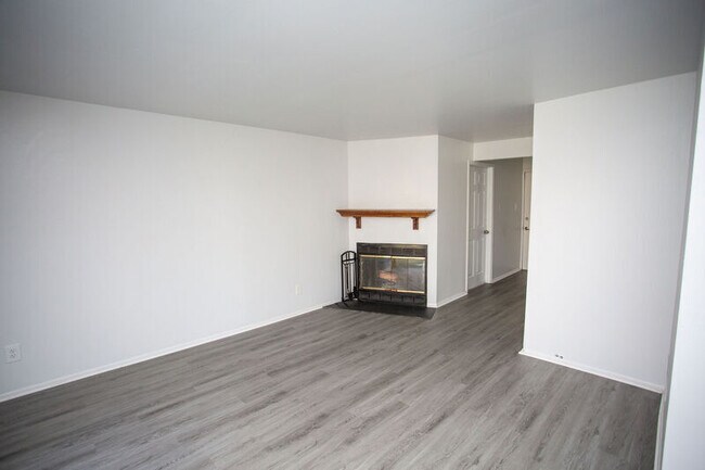 Building Photo - 1151 Woodlane Rd
