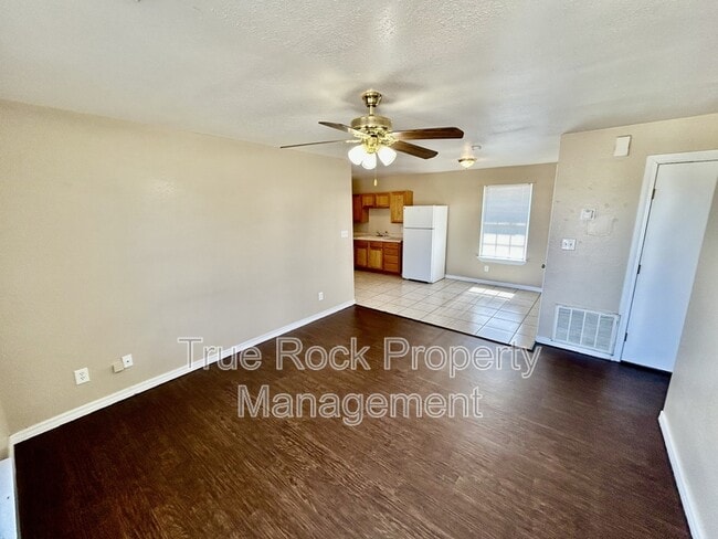 Foto del edificio - 218 E 14th St