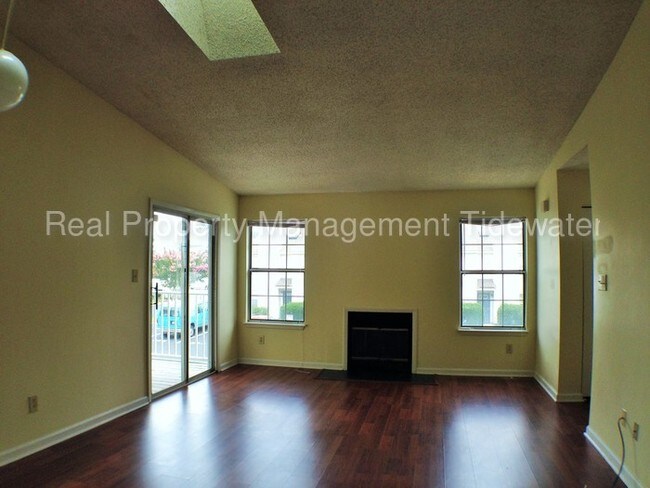 Building Photo - 503 Summit Ct