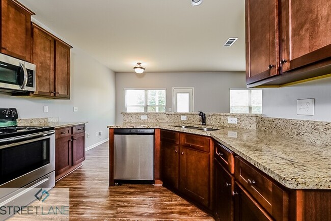 Building Photo - Charming 4 Bedroom in McDonough!