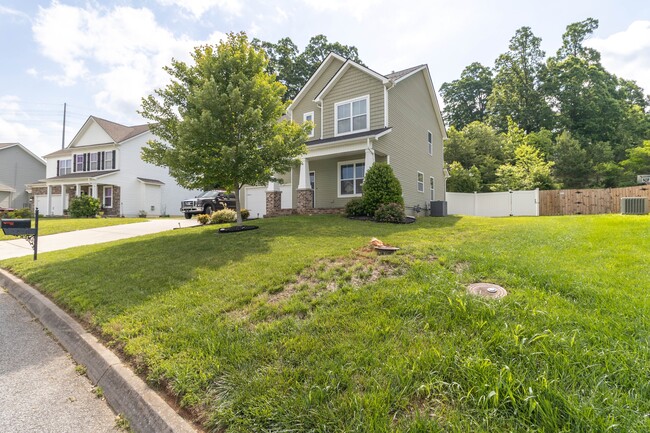 Building Photo - 1416 Madison Oaks Rd