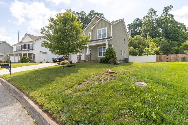 Foto del edificio - 1416 Madison Oaks Rd