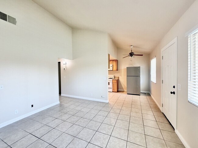 Foto del edificio - AVAILABLE NOW!! 2 Bedroom 1 Bathroom apartment in Palm Springs!