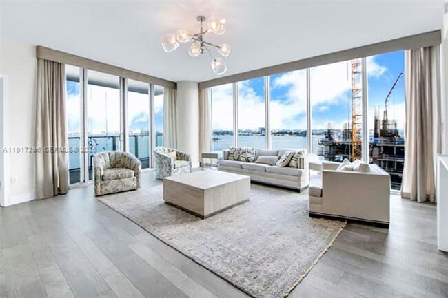 Foto del edificio - 2900 NE 7th Ave